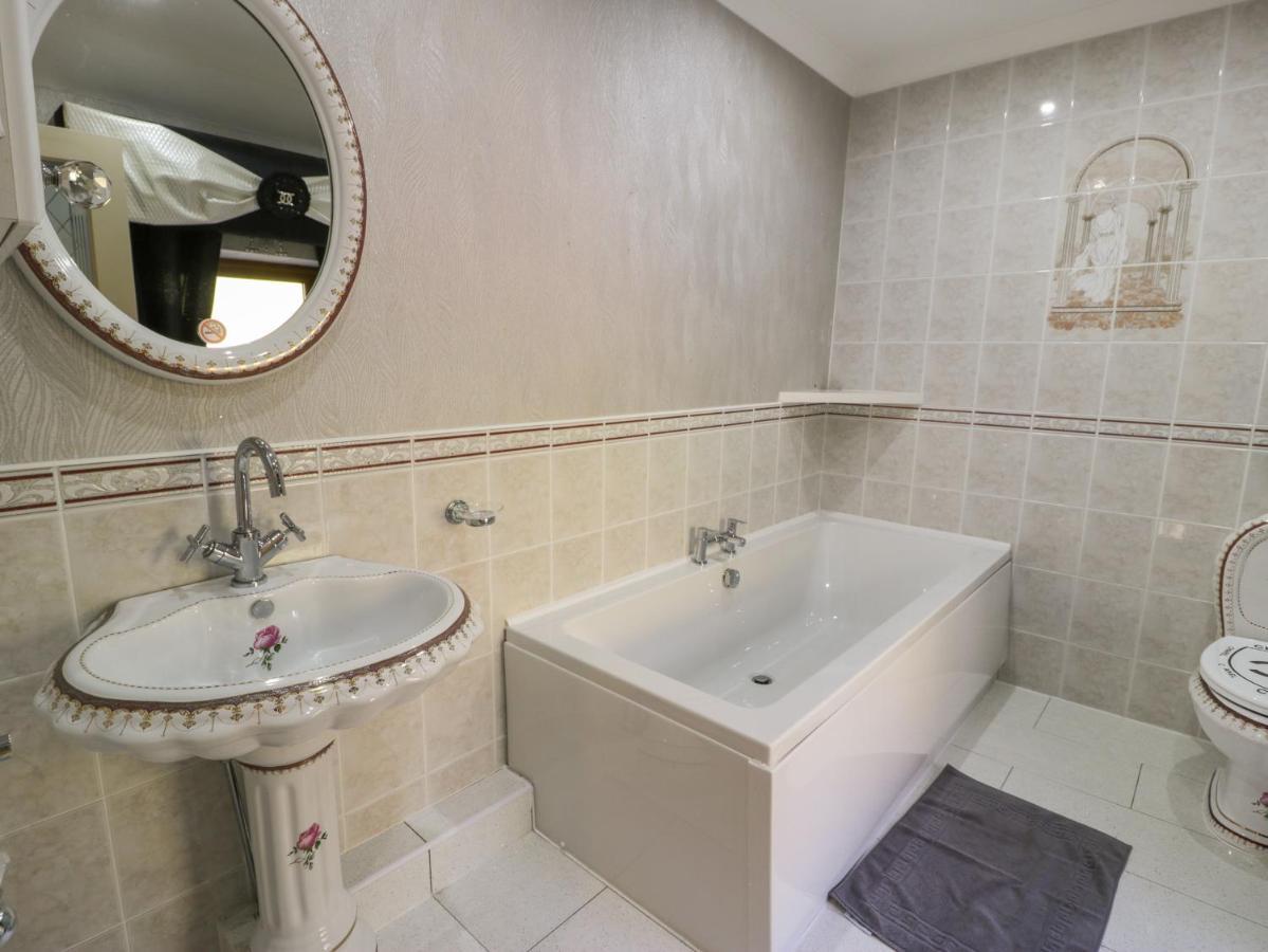 Holiday home Bryn Berthen Penrhyndeudreath